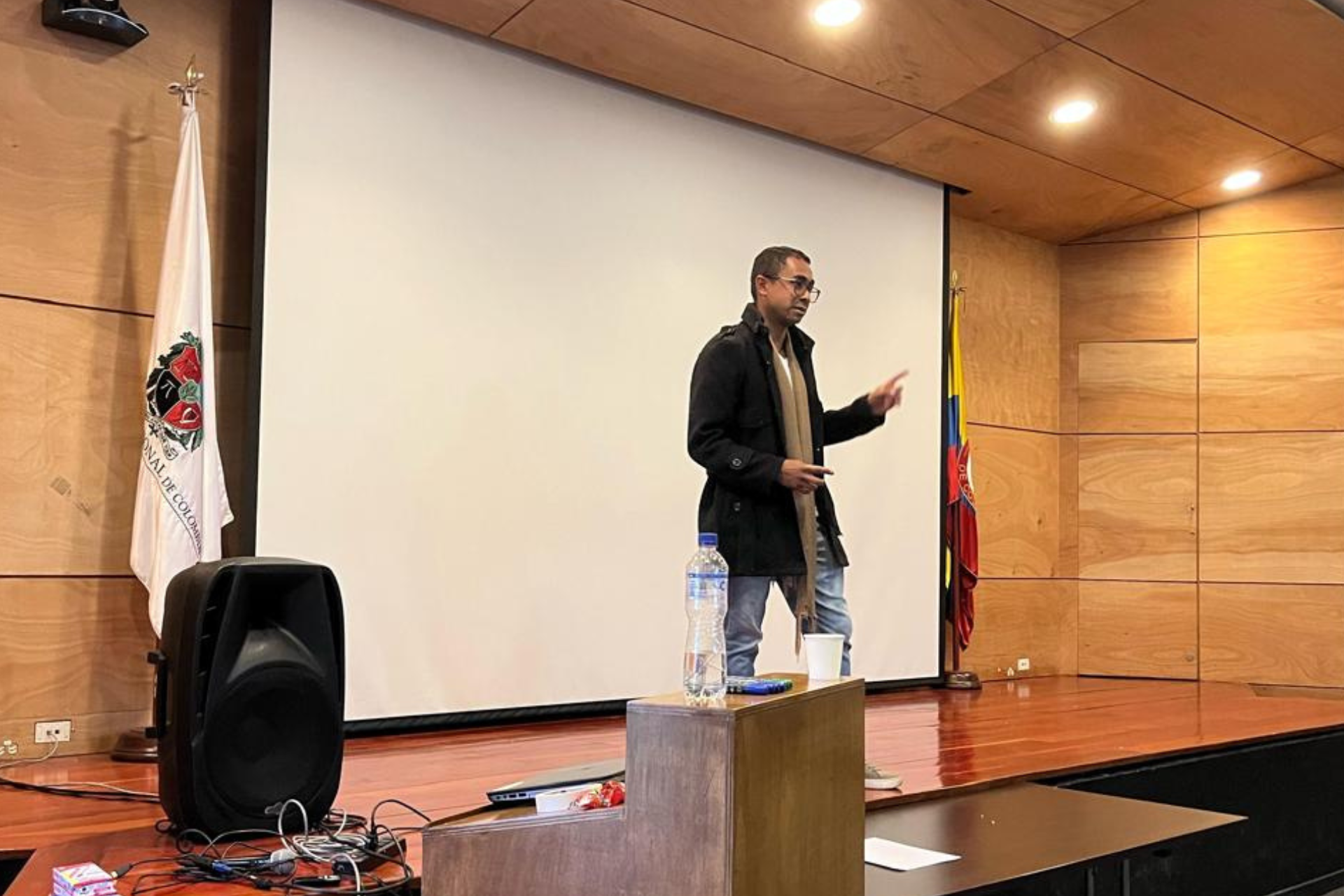 Mauricio Benavides facilitando un proceso de acompañamiento estratégico para emprendedores en Tutormente